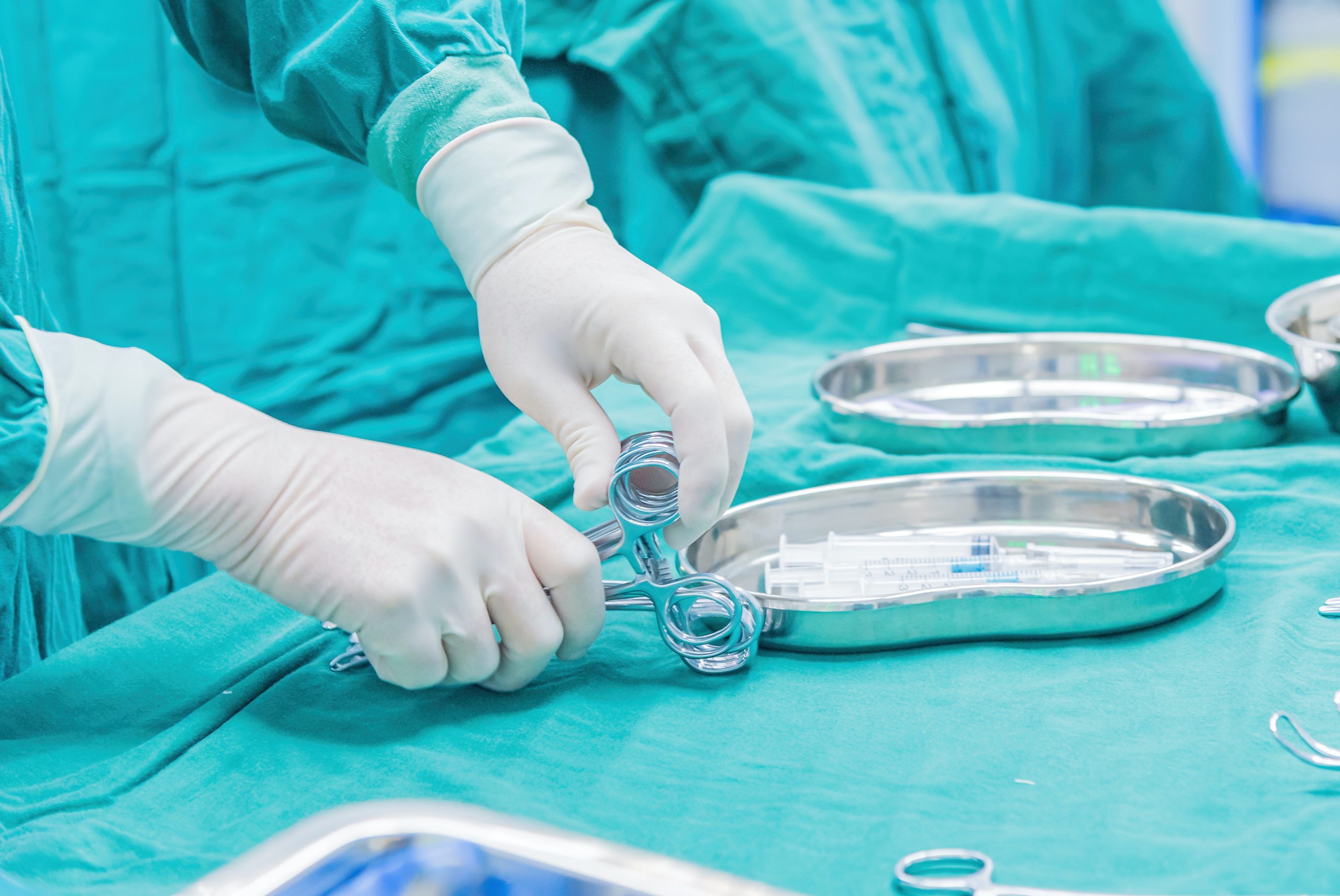 Lo que debe saber sobre la cirugía capilar: ventajas e inconvenientes
